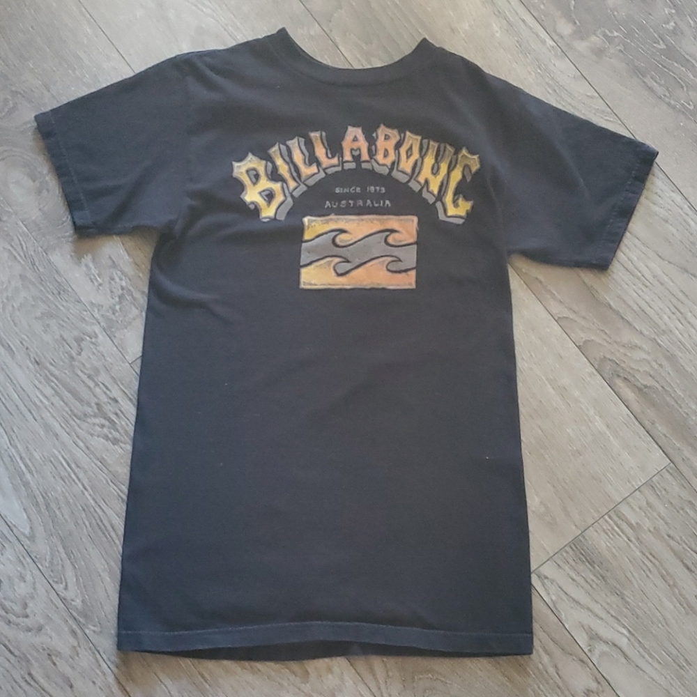 Billabong tshirt size small